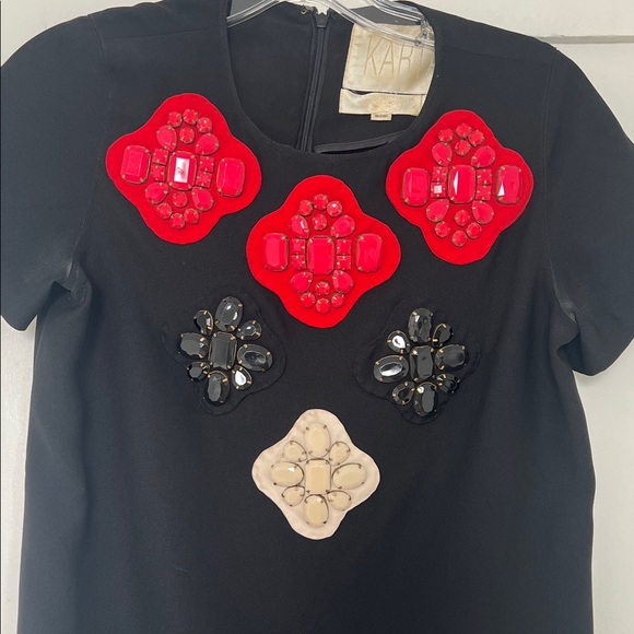 Stylish Black Mini Dress with Red and Cream Accents - Picture 3 of 4